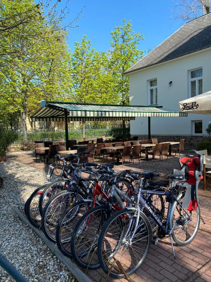Fonix Hotel Balatonföldvár Exteriör bild