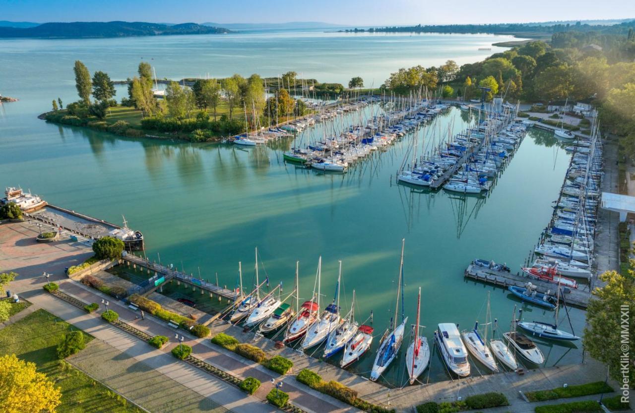 Fonix Hotel Balatonföldvár Exteriör bild