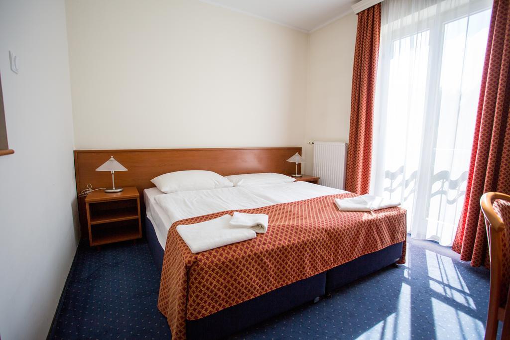 Fonix Hotel Balatonföldvár Exteriör bild