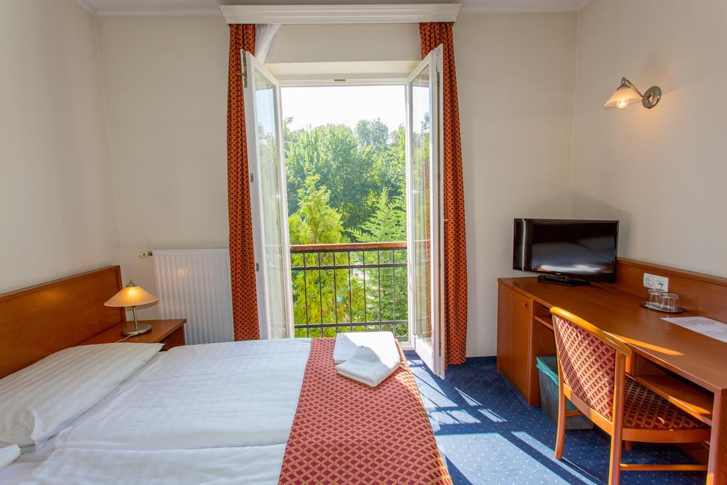 Fonix Hotel Balatonföldvár Exteriör bild