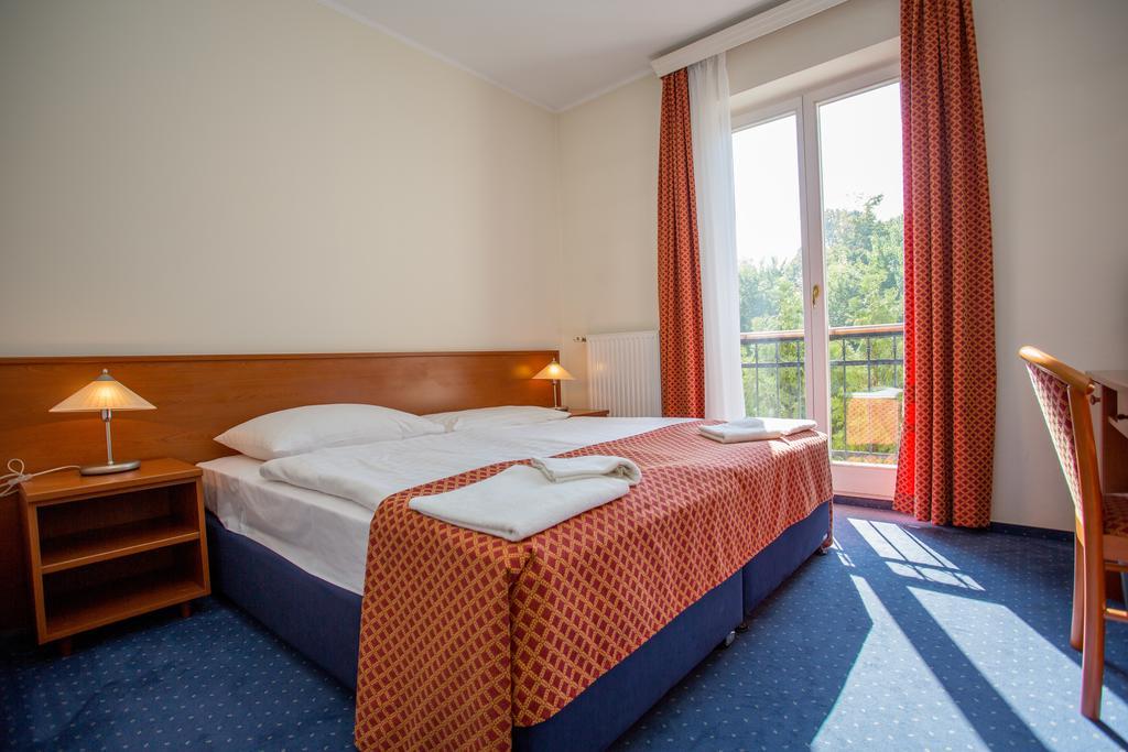 Fonix Hotel Balatonföldvár Exteriör bild